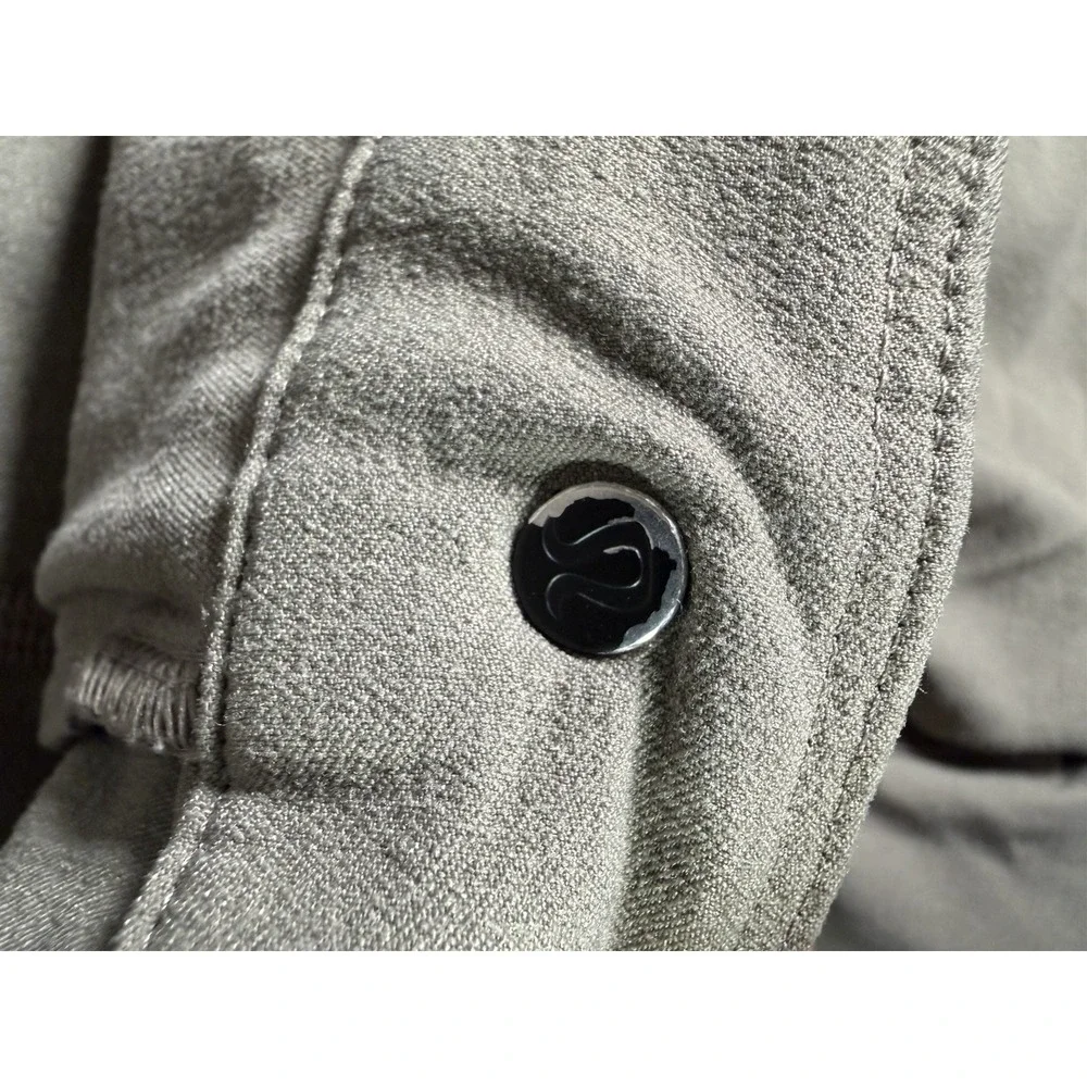 Lululemon Shorts Men's 34 Gray Black Stretch Casual Golf Stretch 10